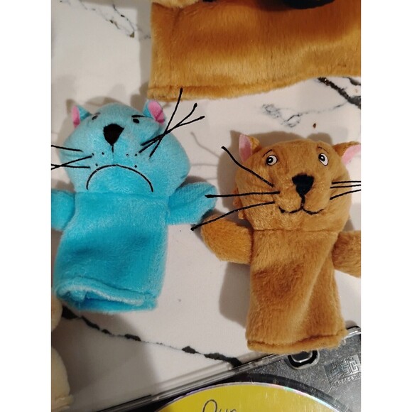 Vintage Child's Play Our Cat Cuddles Finger Puppets, CD Storybook 8 pc set lion - Picture 4 of 7